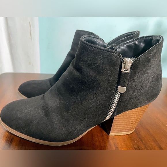 Style & Co.  Boots Booties Size 7 - Picture 2 of 3